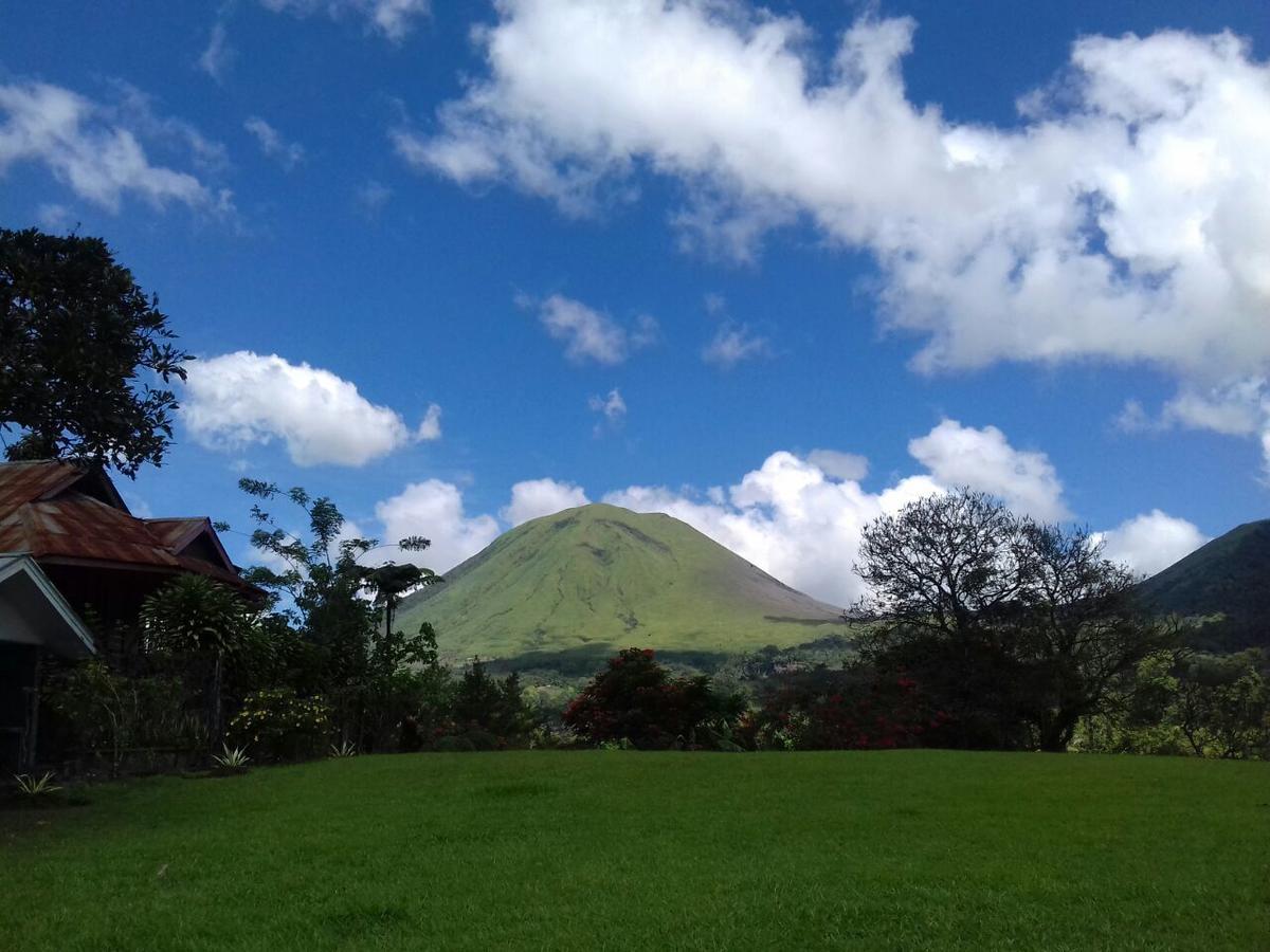 Alamanda Lokon Resort Tomohon Экстерьер фото
